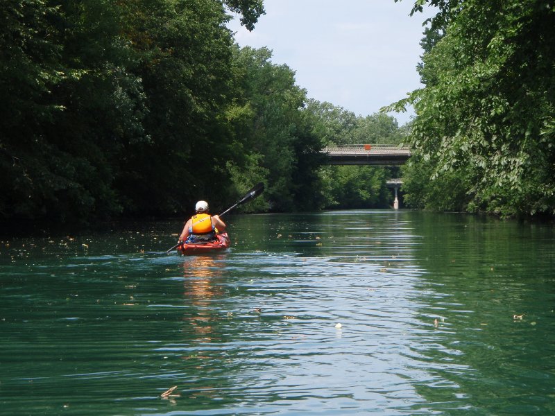 NorthShoreChannel080909-8090047.jpg - Kayaking North Shore Channel of the Chicago River from Skokie to the Lake Michigan locks in Wilmette.