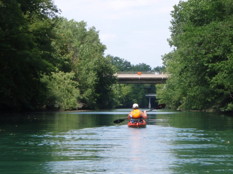 NorthShoreChannel080909-8090048.jpg - Kayaking North Shore Channel of the Chicago River from Skokie to the Lake Michigan locks in Wilmette.