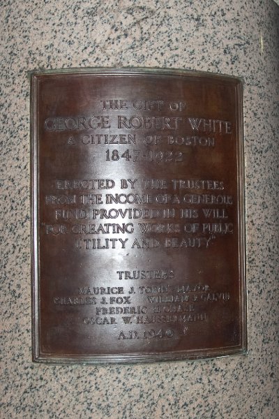 Boston041809-5333-2.jpg - Paul Revere Statue Plaque - The gift of George RObert WHite a citizen of Boston 1847-1922