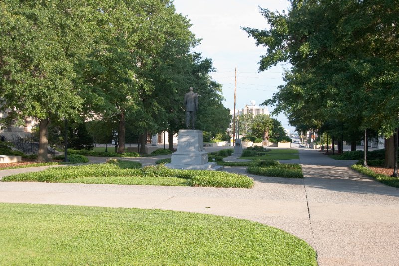 ColumbiaSC061209-7484.jpg - Richardson Square. Looking South from the SC Capitol along Main Street