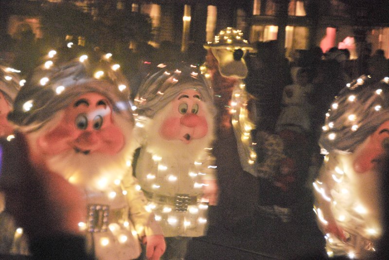 DisneyWorld022709-3423.jpg - Magic Kingdom - "Spectromagic" - Evening Parade