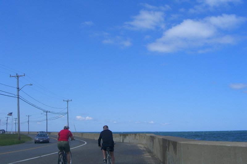 CIMG1706.jpg - Bikeride North on Seaview Rd to Oak Bluffs, looking at Nantucket Sound