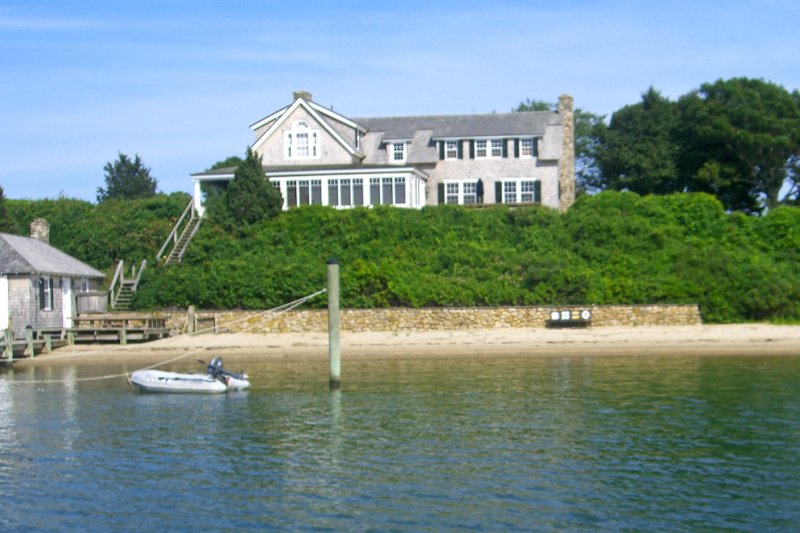 CIMG1760.jpg - Boatride on Harbor Tendor's boat through the Edgartown Harbor