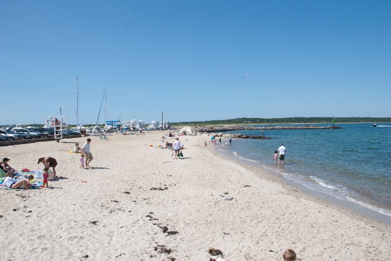 DSC_7735.jpg - Beach at Menemsha harbour.