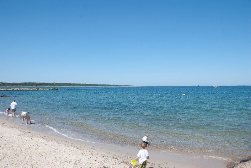 DSC_7736.jpg - Beach at Menemsha looking at Vineyard Sound