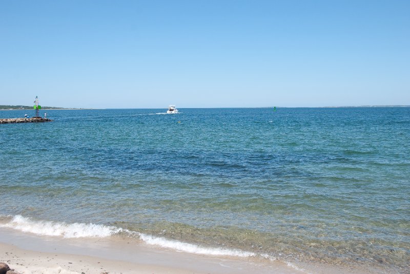 DSC_7740.jpg - Beach at Menemsha looking at Vineyard Sound