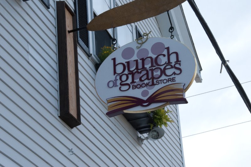 DSC_7891.jpg - Bunch of Grapes Bookstore, Main St, Vineyard Haven