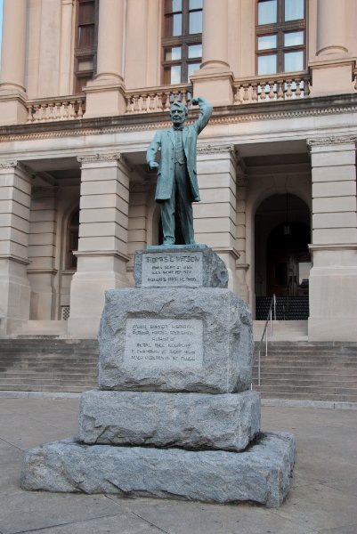 Atlanta082509-8822.jpg - Thomas C Watson statue in front of the Georgia State Capitol