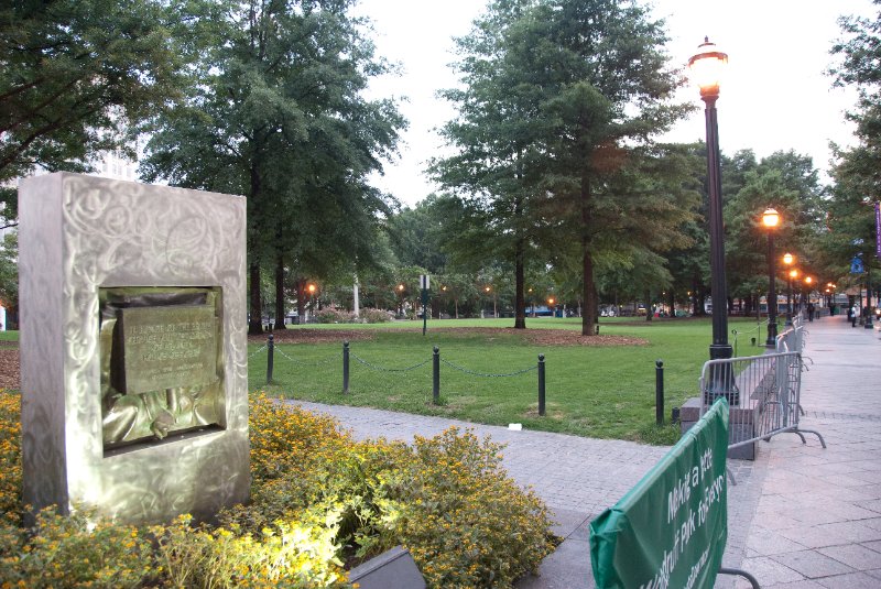 Atlanta082509-8905.jpg - Atlanta Police Officers, Memorial. Woodruff Park.