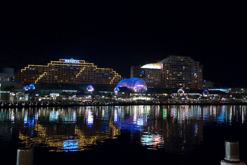 Sydney090209-5.jpg - Novotel Hotel and other Harbourside buildings on Cockle Bay