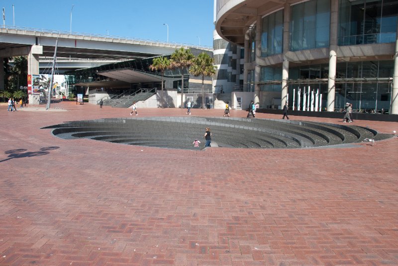 Sydney090209-9020.jpg - Fountain in front of Sydney Convention Center, Darling Harbour