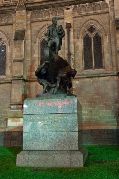 Melbourne090409-9420.jpg - Captain matthew Flinders, R. N. status in from of St Paul's Anglican Cathedral