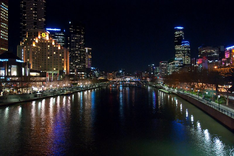 Melbourne090409-9453nn.jpg - SouthBank (left) and the Southgate Footbridgeon the Yarra River. View from the Princes Bridge.