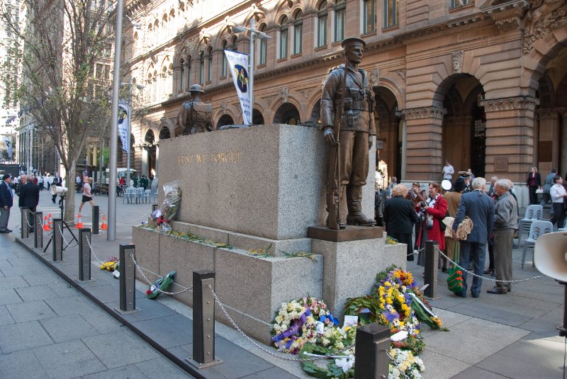 Sydney090209-9205.jpg - Cenotaph - Martin Place Sydney