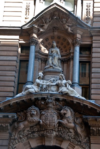 Sydney090209-9207.jpg - Queen Victoria Statue, No. 1 Martin Place