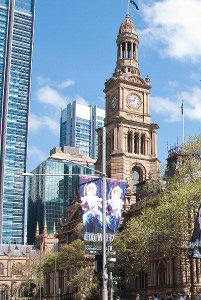 Sydney090209-9226.jpg - Sydney Town Hall. Lumière Residences (left edge)