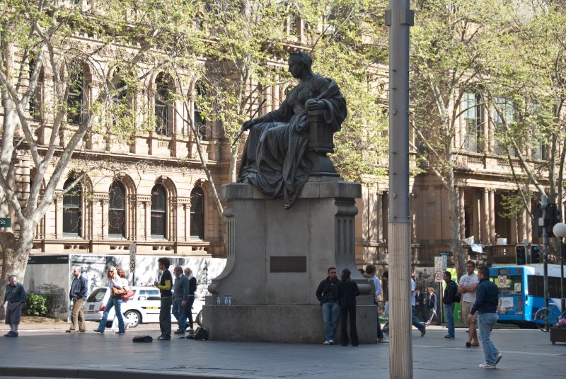 Sydney090209-9229.jpg - Statue of Queen Victoria