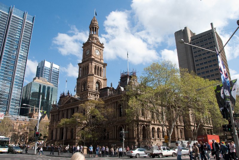 Sydney090209-9232.jpg - Sydney Town Hall. Lumière Residences (left edge)