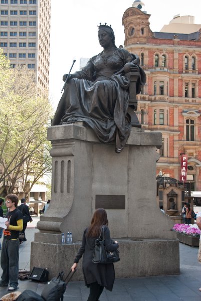 Sydney090209-9236.jpg - Statue of Queen Victoria