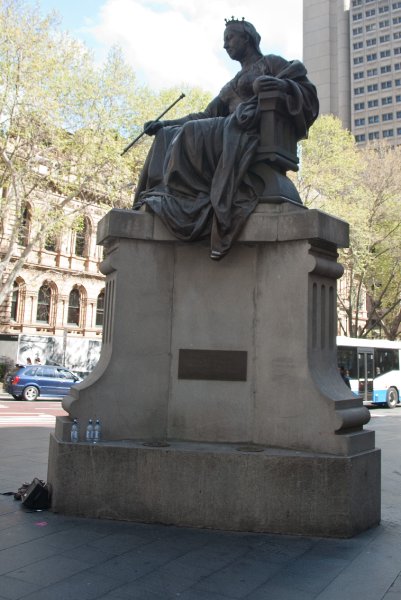 Sydney090209-9239.jpg - Statue of Queen Victoria