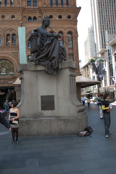 Sydney090209-9247.jpg - Statue of Queen Victoria