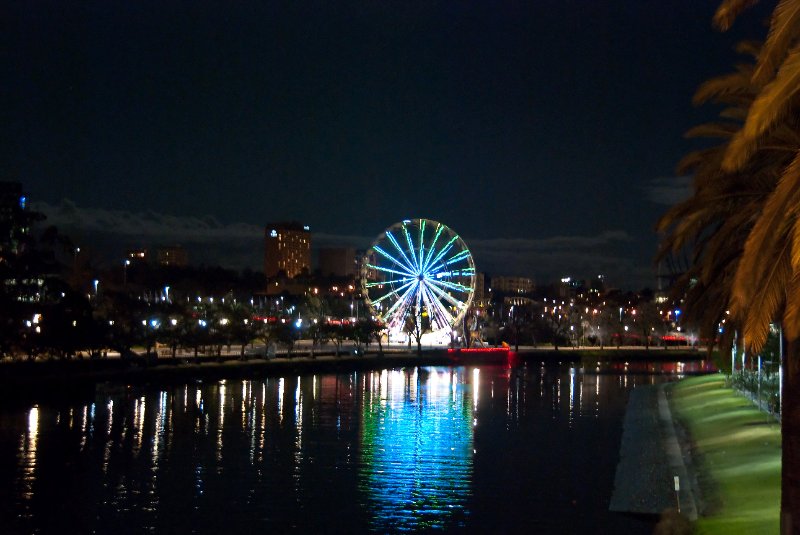 Melbourne090409-9472nn.jpg - Giant Sky Wheel on Birrarung Mar, along the Yarra River. View looking East from the Princes Bridge.