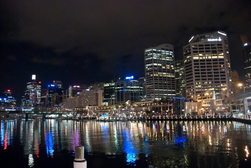 Sydney090209-4.jpg - Looking North West at Cockle Bay Wharf. Evening Walk through the Cockle Bay Area