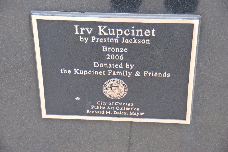 Chicago042809-5819.jpg - "Irv Kupcinet" bronze by Preston Jackson, 2006