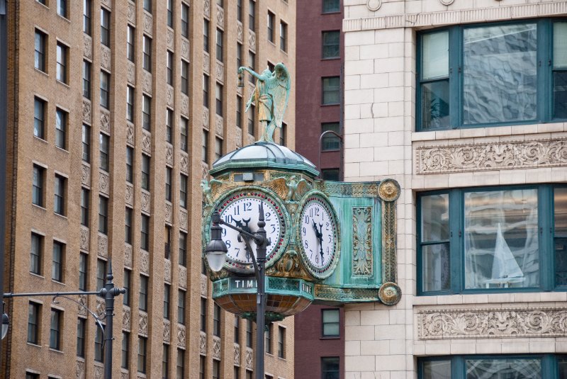 Chicago042809-5830.jpg - Clock on 35 East Wacker / Jewelers Building