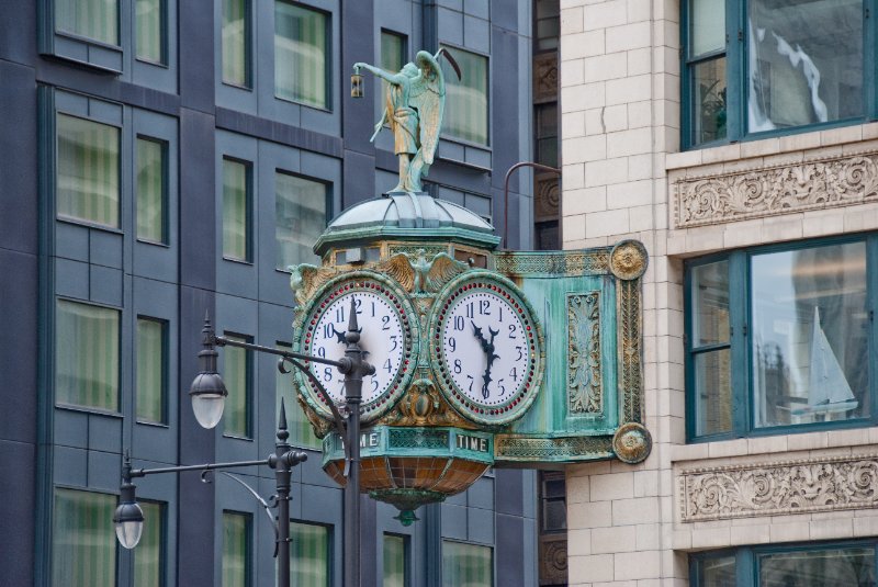 Chicago042809-5840.jpg - Clock on 35 East Wacker / Jewelers Building