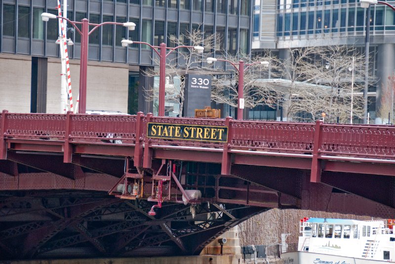 Chicago042809-5870.jpg - State Street Bridge