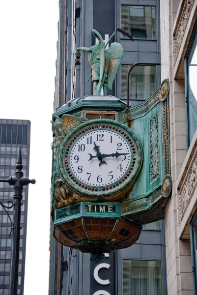 Chicago042809-5937.jpg - Clock on Jewelers Building / 35 East Wacker Drive