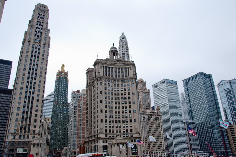 Chicago042809-6021.jpg - London Guarantee Building (center)