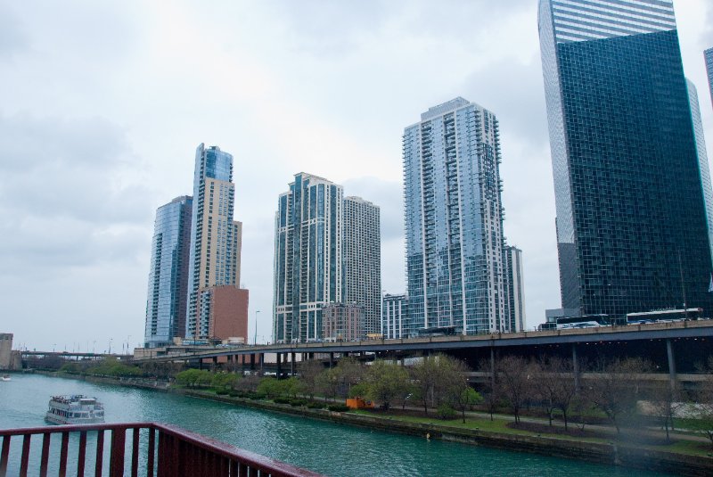 Chicago050109-6202.jpg - Buildings along Chicago River, New Eastside