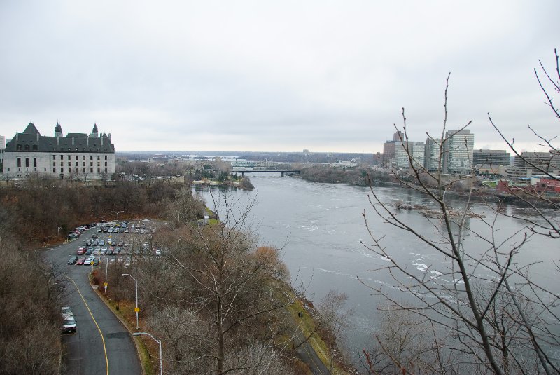 DSC_0273.jpg - Looking Southwest on Ottawa River. Portage Bridge. Supreme Court of Canada (left edge)