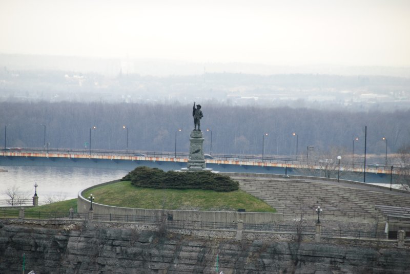 DSC_0304.jpg - Samuel de Champlain Statue