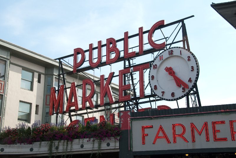 Seattle080309-8477.jpg - Pike Place Market. Fifteen Twenty-One Second Avenue Building (background)