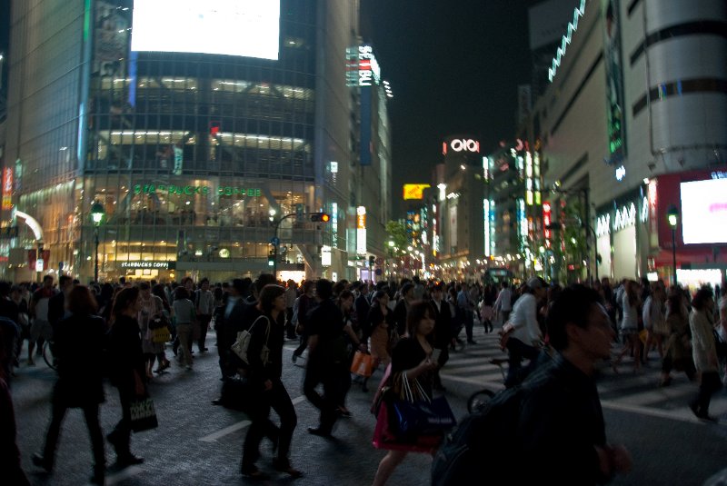 Tokyo051109-6366.jpg - Shibuya crossing