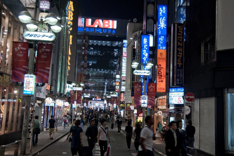 Tokyo051109-6397.jpg - Evening Walk through Shibuya