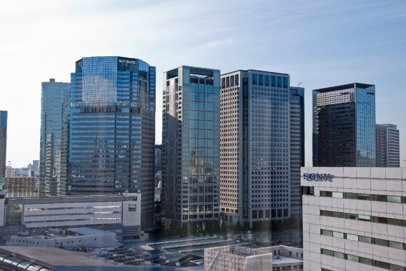 Tokyo051109-6448.jpg - Shinagawa East One Tower (hexagonal, left), Taiyo-Life Shinagawa Building, Shinagawa Grand Central Tower, Mitsubishi Juko Building, Canon S Tower, SONY (foreground right)