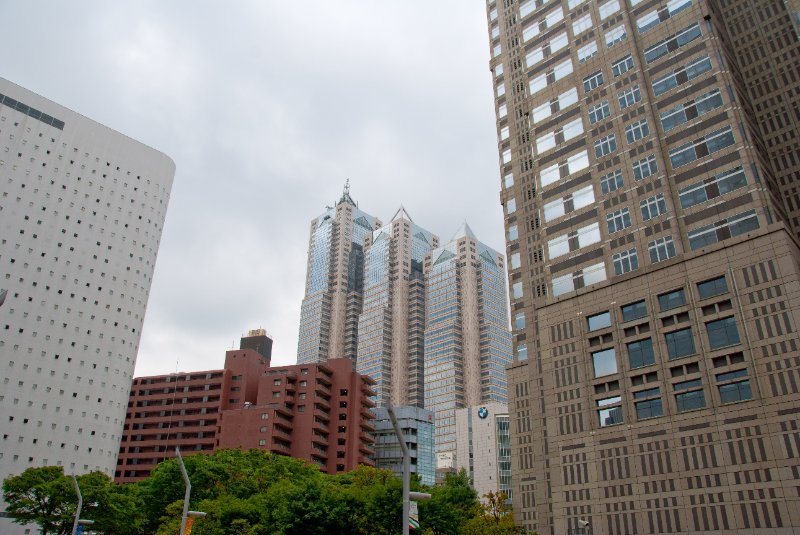 Tokyo051109-6598.jpg - Shinjuku Park Tower Bldg, Tokyo Metropolitan Government No. 2 Building (right edge), Shinjuku Washington Hotel (left edge)