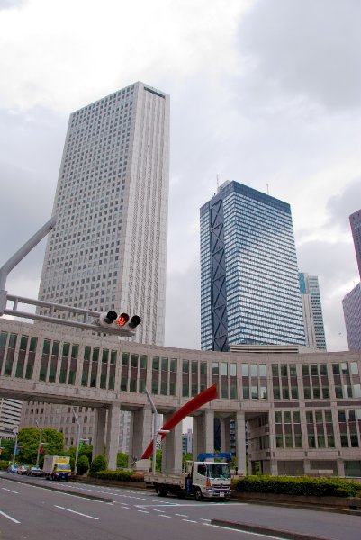 Tokyo051109-6632.jpg - Shinjuku Sumitomo Bldg (left), Shinjuku Mitsui Bldg  (XXXXX)