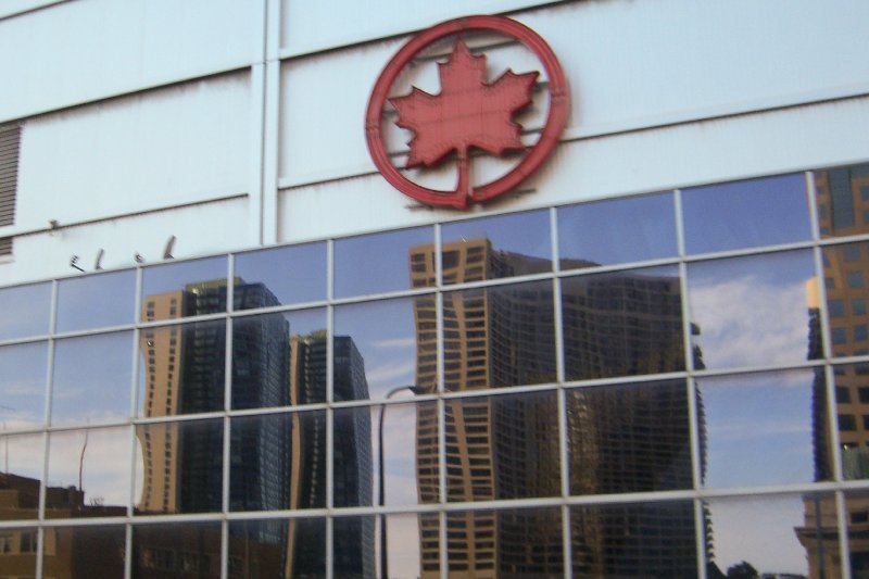 Toronto092409-1988.jpg - Air Canada Center. View of Toronto's Skyline from Gardiner Expressway, driving West