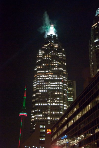 DSC_0376nn.jpg - Canada Trust Tower, CN Tower (left background)