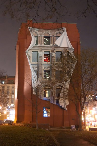 DSC_0381nn.jpg - Flatiron Mural by Derek Besant view from in Berczy Park