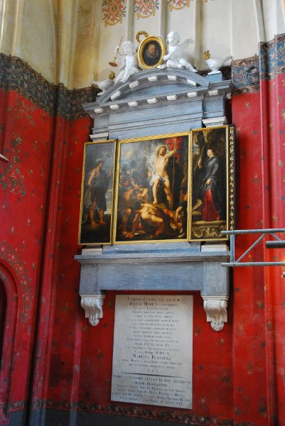 Antwerp021610-1411.jpg - The Resurrection of Christ (1612). (panels, 138x98cm (middle panel), 136x40cm (side wings), Peter Paul Rubens (1577-1640).For the tomb of Jan Moretus and Martina Plantin - members of the Antwerp printers' family Plantin Moretus.  Rubens chose "the Resurrection of CHrist." Both wings show the patron saints of the donors.