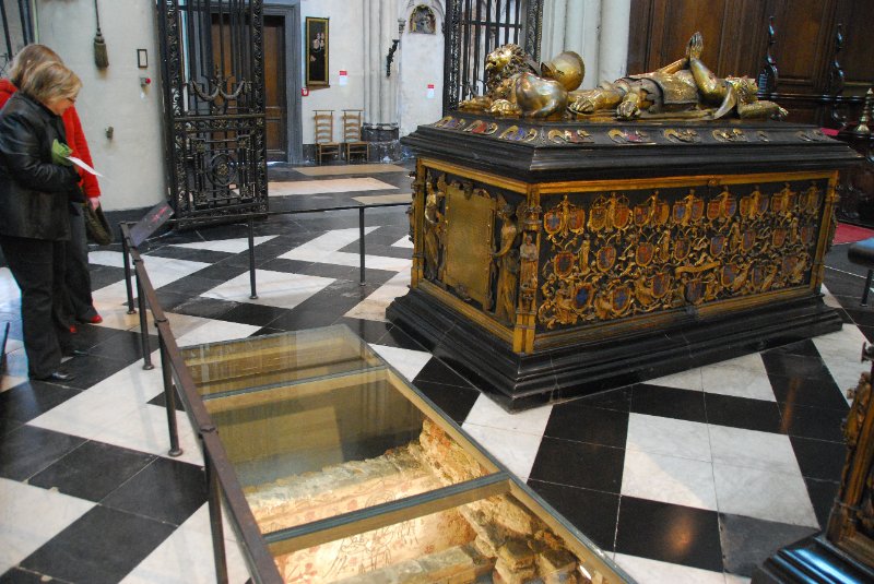 Bruge021710-1711.jpg - Tombstones of Mary of Burgundy and Charles the Bold (father)