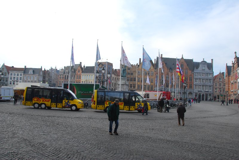 Bruge021710-1618.jpg - Wednesday open air market in the Markt.  In the background, the North Side of Markt -- gabled-roofed houses.