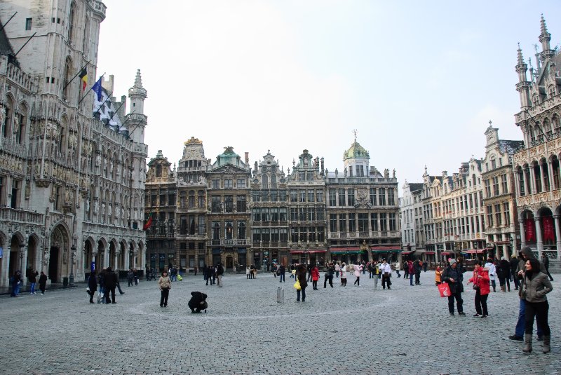 Brussels021510-1290.jpg - Facing North/NorthWest, Grand Place. Hôtel de Ville (left)