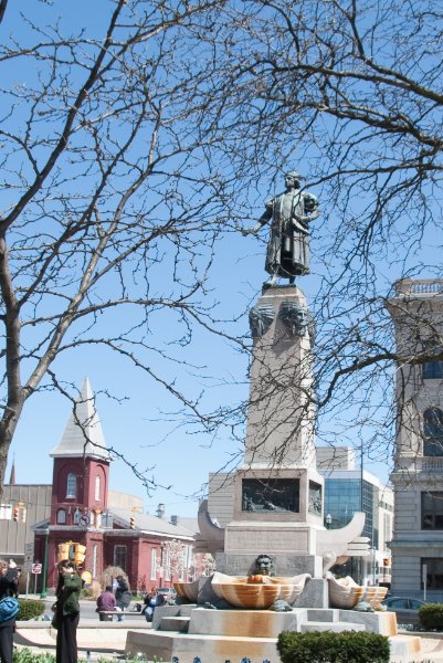 Syracuse041010-2168.jpg - Monument to Christopher Columbus